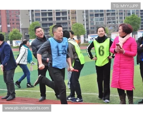 教师运动会:粉笔接力赛笑翻全场,教师运动会比赛 教师运动会:粉笔接力赛笑翻全场,教师运动会比赛